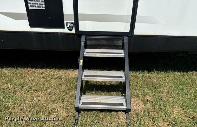 image for item DW5145 2021 Mallard Coach  M32 camper