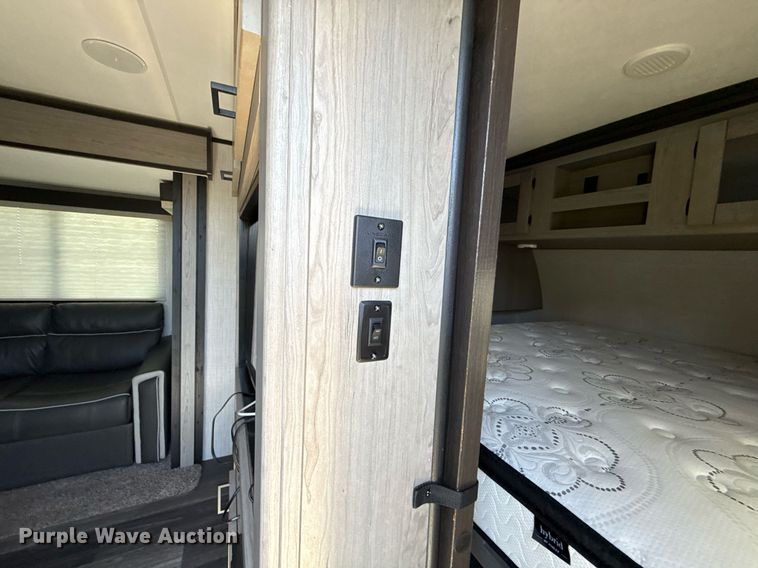 image for item DW5145 2021 Mallard Coach  M32 camper