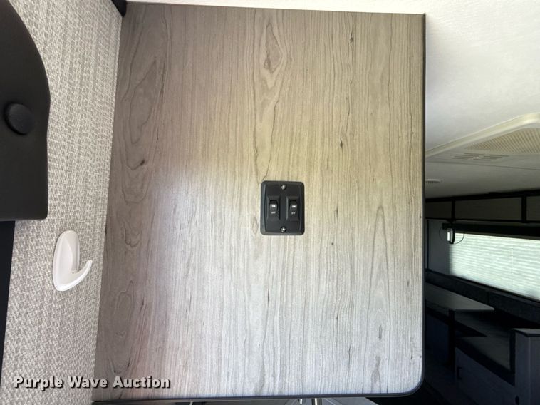 image for item DW5145 2021 Mallard Coach  M32 camper