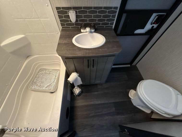 image for item DW5145 2021 Mallard Coach  M32 camper