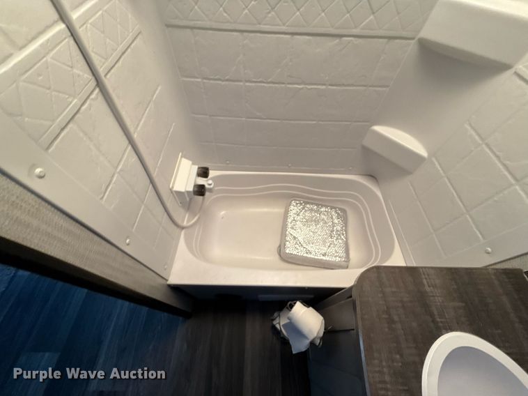 image for item DW5145 2021 Mallard Coach  M32 camper