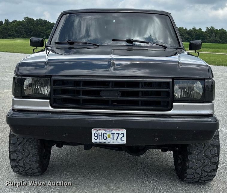 image for item DW7183 1988 Ford F150 XLT pickup truck