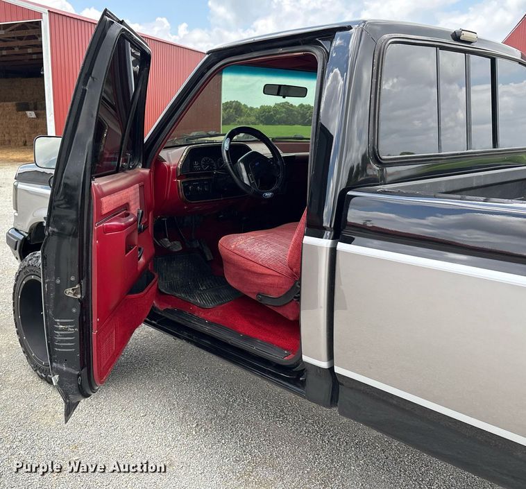 image for item DW7183 1988 Ford F150 XLT pickup truck