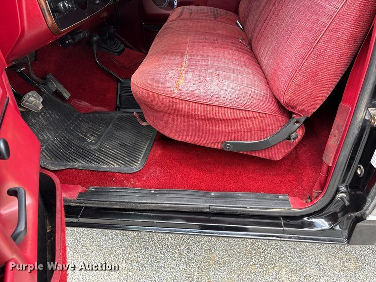 image for item DW7183 1988 Ford F150 XLT pickup truck