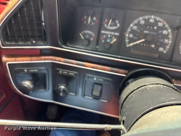 image for item DW7183 1988 Ford F150 XLT pickup truck