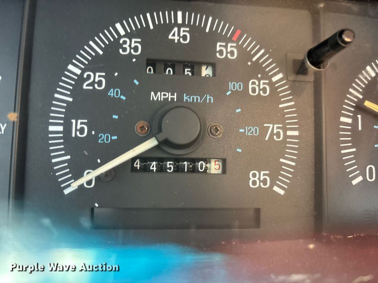 image for item DW7183 1988 Ford F150 XLT pickup truck