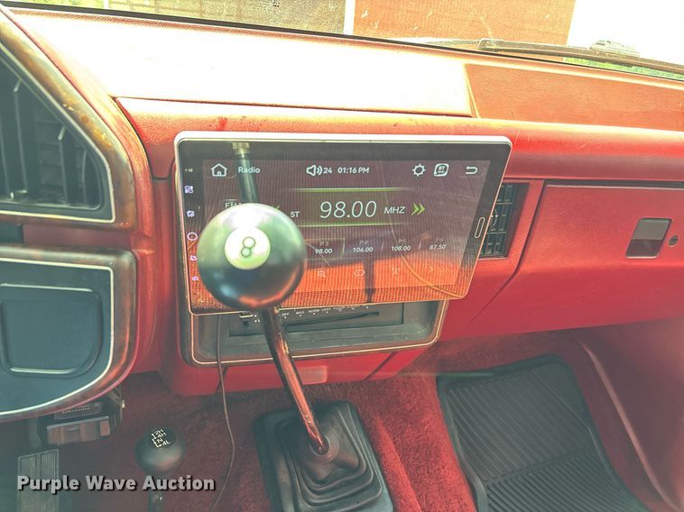 image for item DW7183 1988 Ford F150 XLT pickup truck