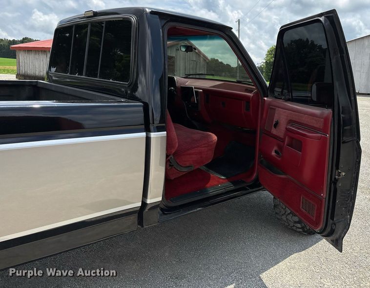 image for item DW7183 1988 Ford F150 XLT pickup truck