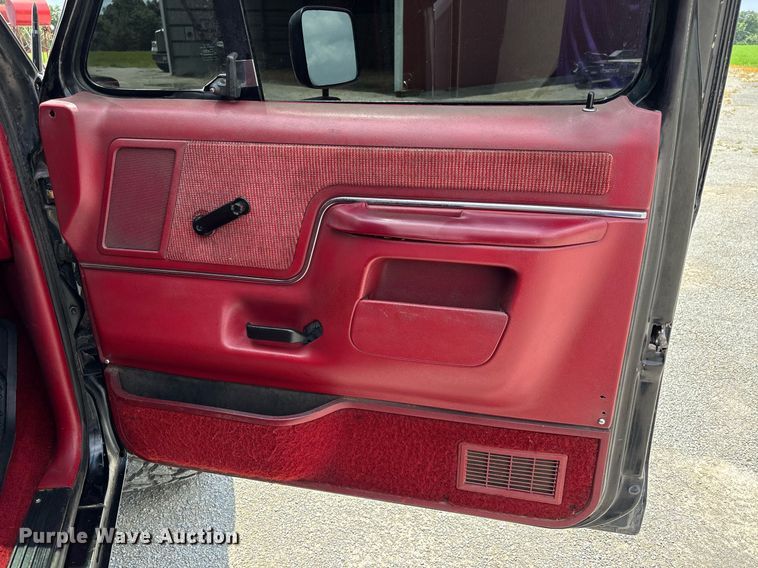 image for item DW7183 1988 Ford F150 XLT pickup truck