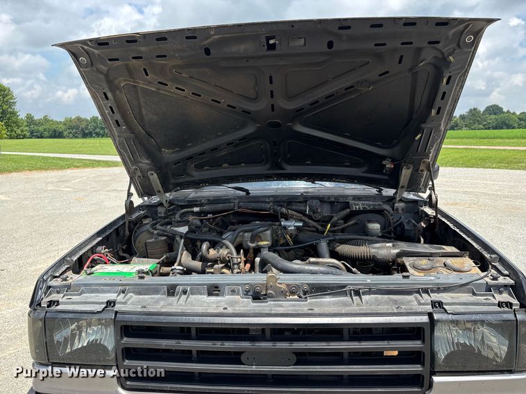 image for item DW7183 1988 Ford F150 XLT pickup truck