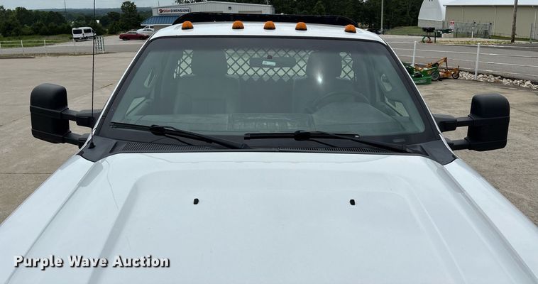 image for item DW7198 2012 Ford F550 XL flatbed truck
