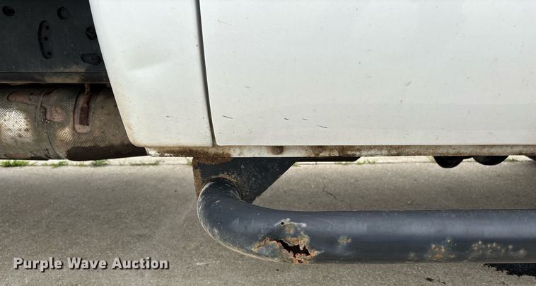 image for item DW7198 2012 Ford F550 XL flatbed truck