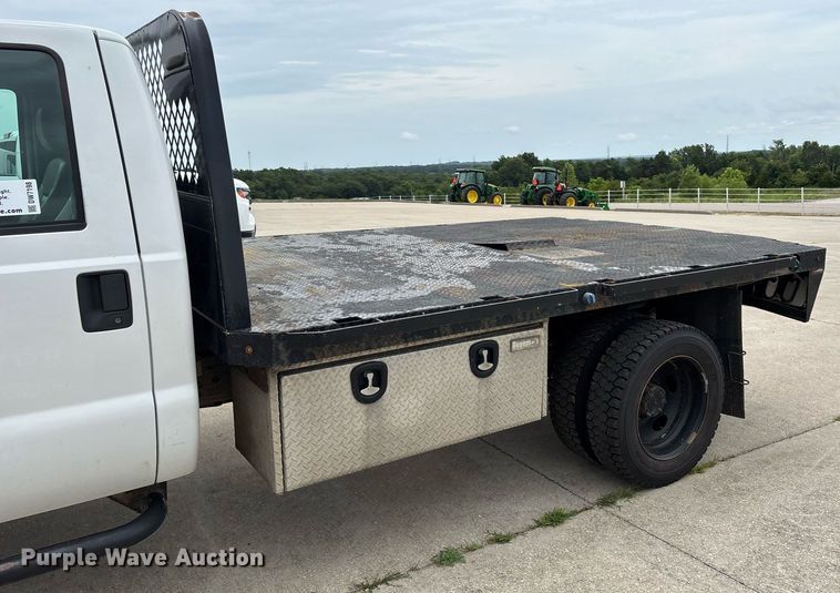 image for item DW7198 2012 Ford F550 XL flatbed truck