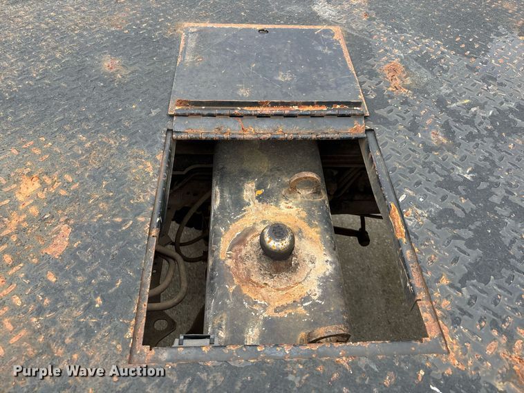 image for item DW7198 2012 Ford F550 XL flatbed truck