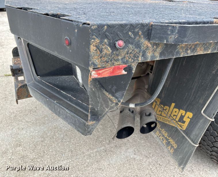 image for item DW7198 2012 Ford F550 XL flatbed truck