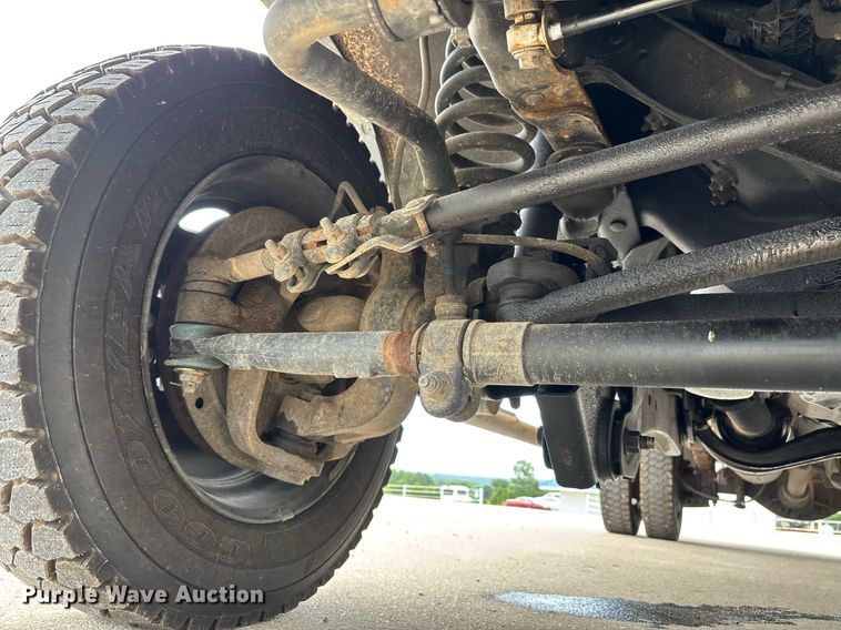 image for item DW7198 2012 Ford F550 XL flatbed truck