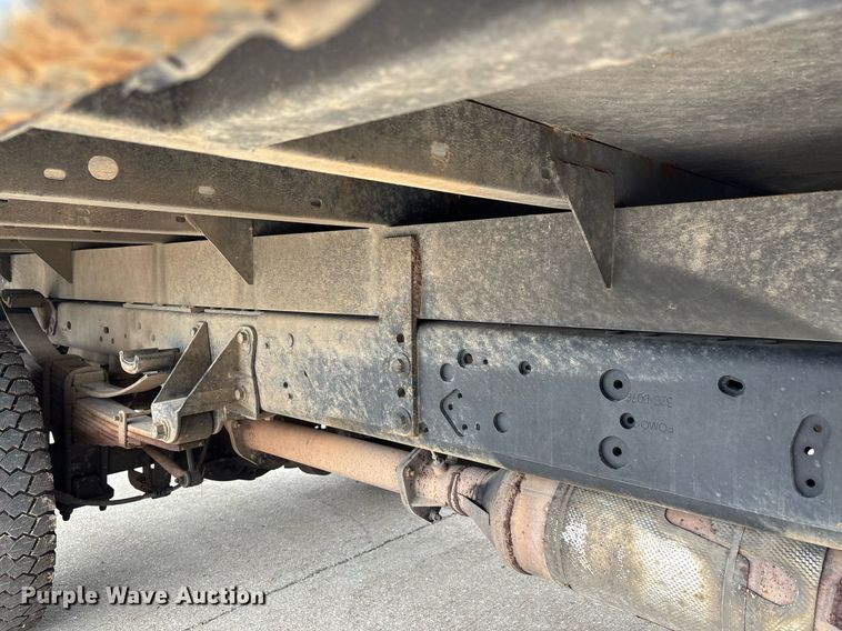 image for item DW7198 2012 Ford F550 XL flatbed truck