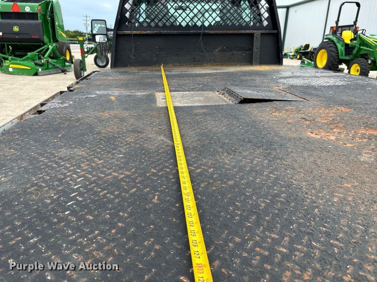 image for item DW7198 2012 Ford F550 XL flatbed truck