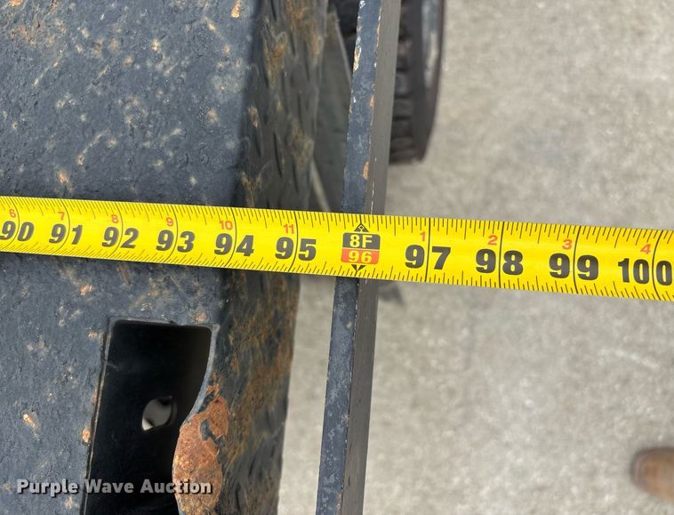 image for item DW7198 2012 Ford F550 XL flatbed truck