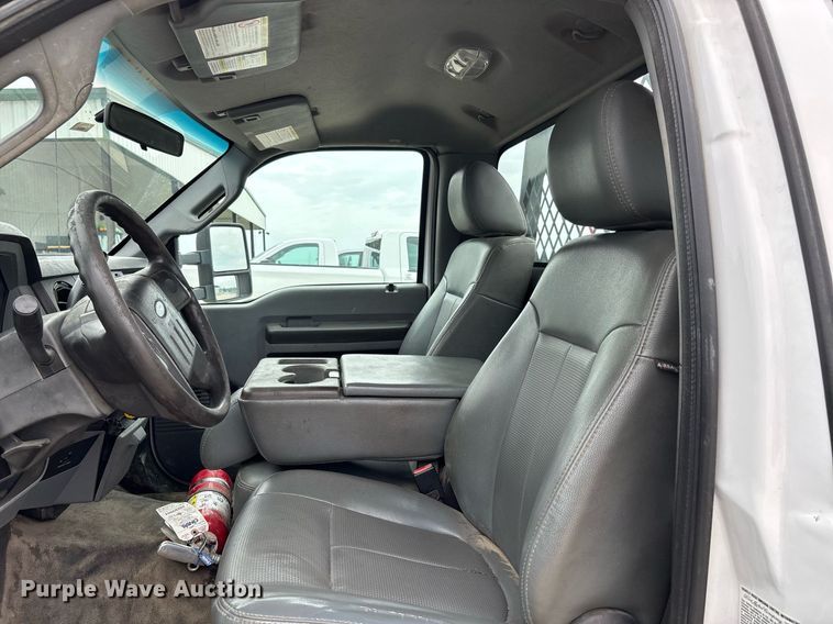 image for item DW7198 2012 Ford F550 XL flatbed truck