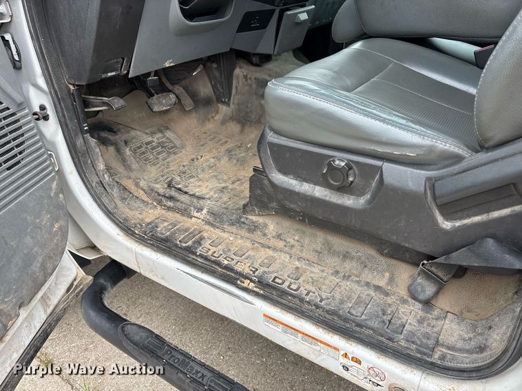 image for item DW7198 2012 Ford F550 XL flatbed truck