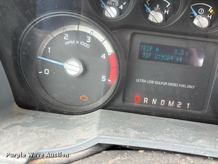 image for item DW7198 2012 Ford F550 XL flatbed truck