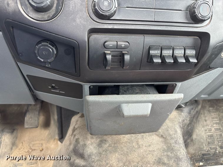 image for item DW7198 2012 Ford F550 XL flatbed truck