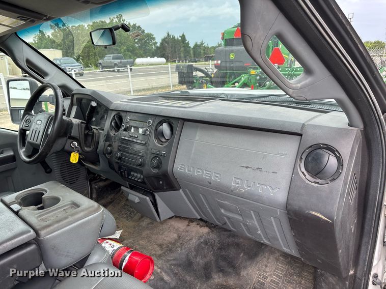 image for item DW7198 2012 Ford F550 XL flatbed truck