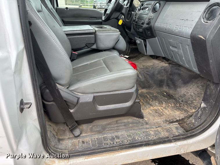 image for item DW7198 2012 Ford F550 XL flatbed truck