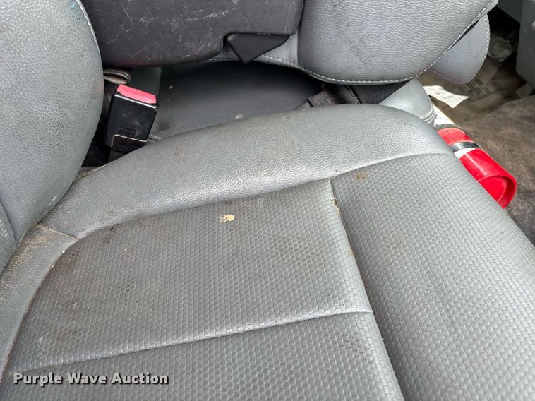 image for item DW7198 2012 Ford F550 XL flatbed truck