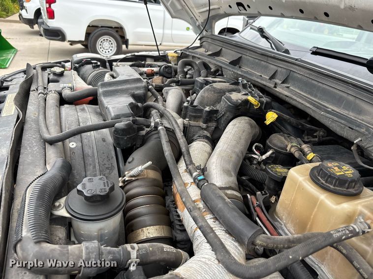 image for item DW7198 2012 Ford F550 XL flatbed truck