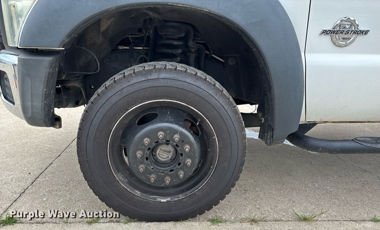 image for item DW7198 2012 Ford F550 XL flatbed truck