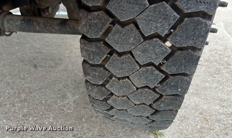 image for item DW7198 2012 Ford F550 XL flatbed truck