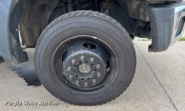 image for item DW7198 2012 Ford F550 XL flatbed truck