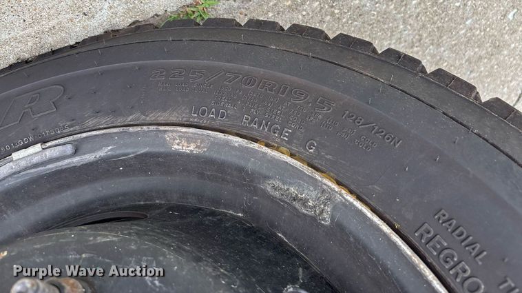 image for item DW7198 2012 Ford F550 XL flatbed truck