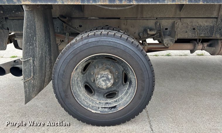 image for item DW7198 2012 Ford F550 XL flatbed truck