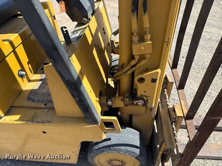 image for item DX5626 Caterpillar T40DSA forklift