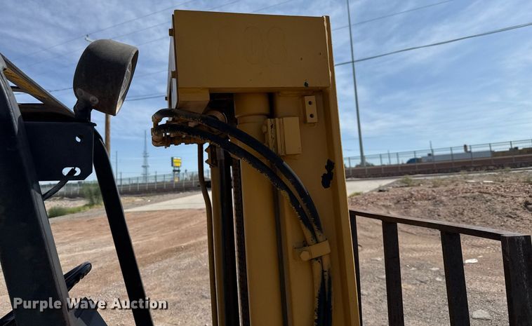 image for item DX5626 Caterpillar T40DSA forklift