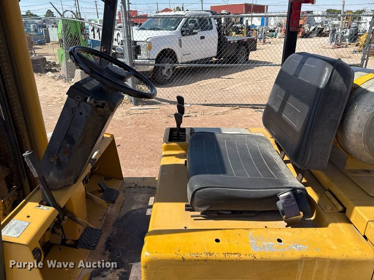 image for item DX5626 Caterpillar T40DSA forklift