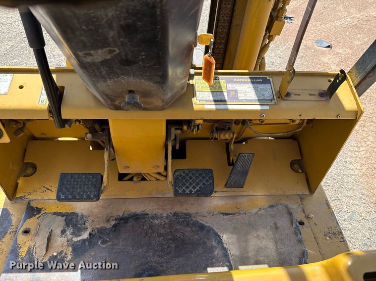 image for item DX5626 Caterpillar T40DSA forklift