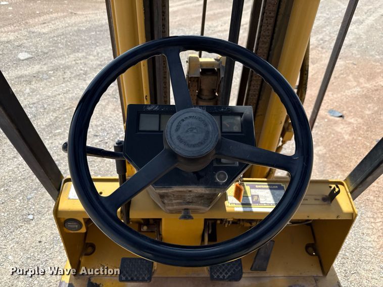 image for item DX5626 Caterpillar T40DSA forklift