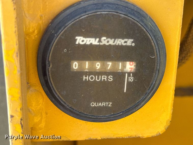 image for item DX5626 Caterpillar T40DSA forklift