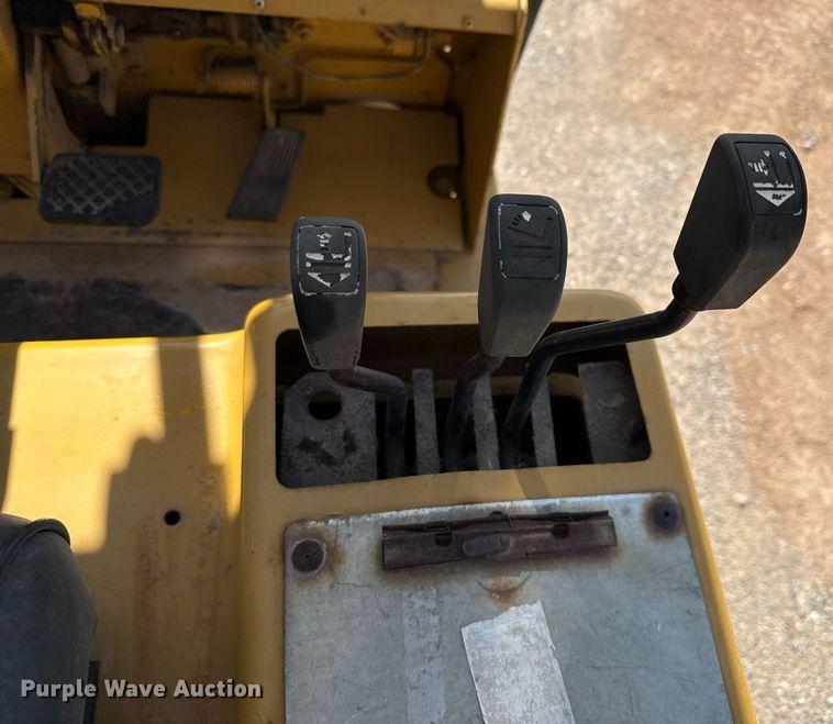 image for item DX5626 Caterpillar T40DSA forklift