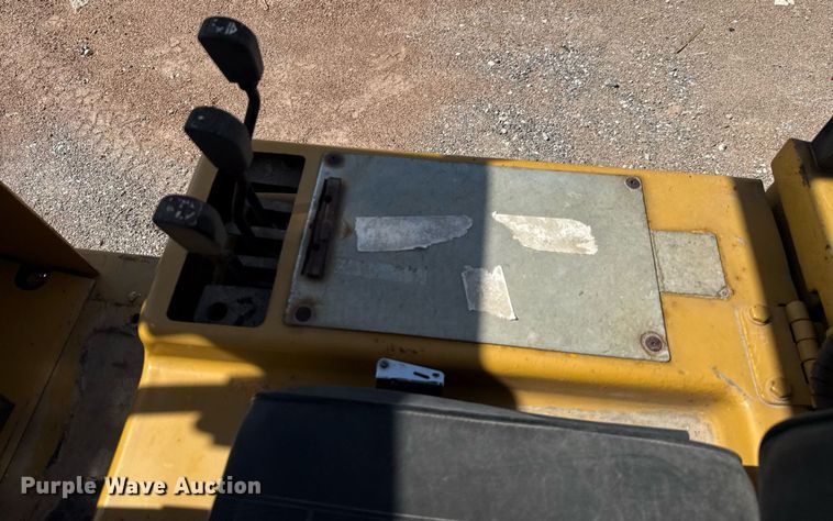 image for item DX5626 Caterpillar T40DSA forklift