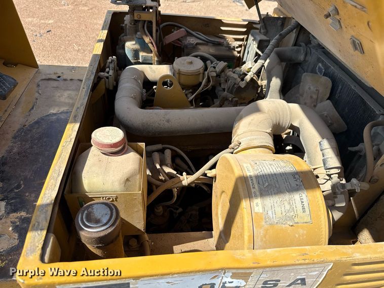 image for item DX5626 Caterpillar T40DSA forklift