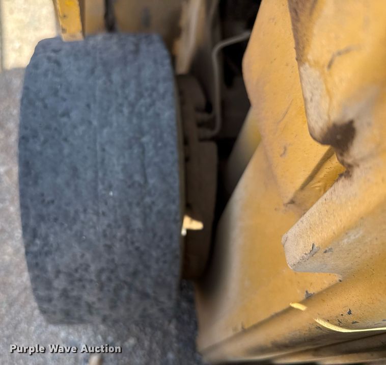 image for item DX5626 Caterpillar T40DSA forklift