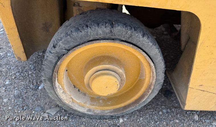 image for item DX5626 Caterpillar T40DSA forklift