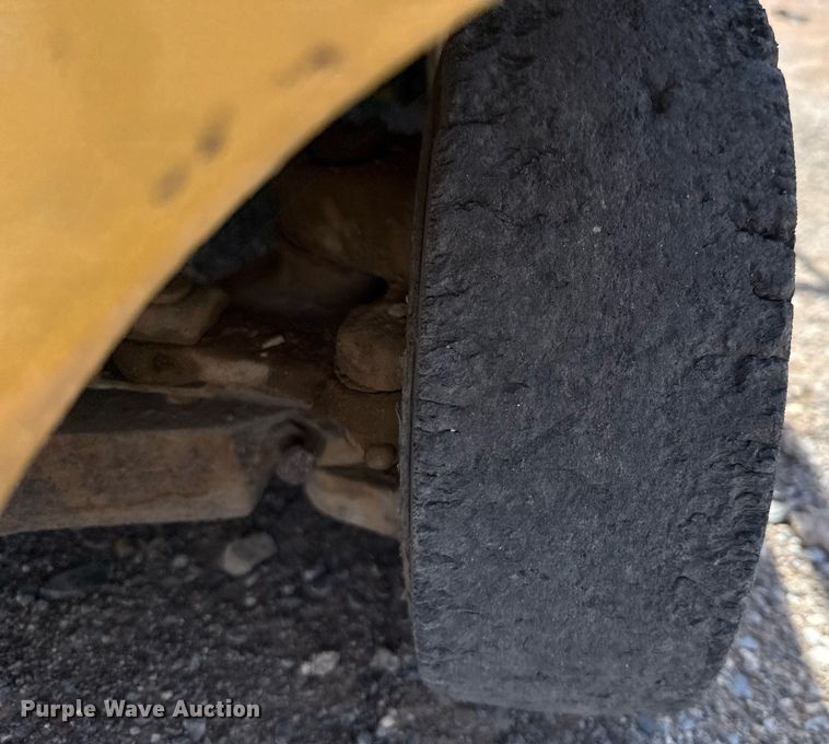 image for item DX5626 Caterpillar T40DSA forklift