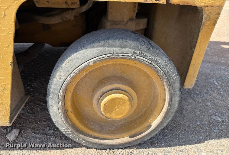 image for item DX5626 Caterpillar T40DSA forklift