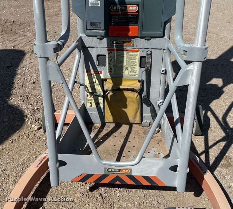 image for item DX5628 JLG FS80 D3 vertical lift